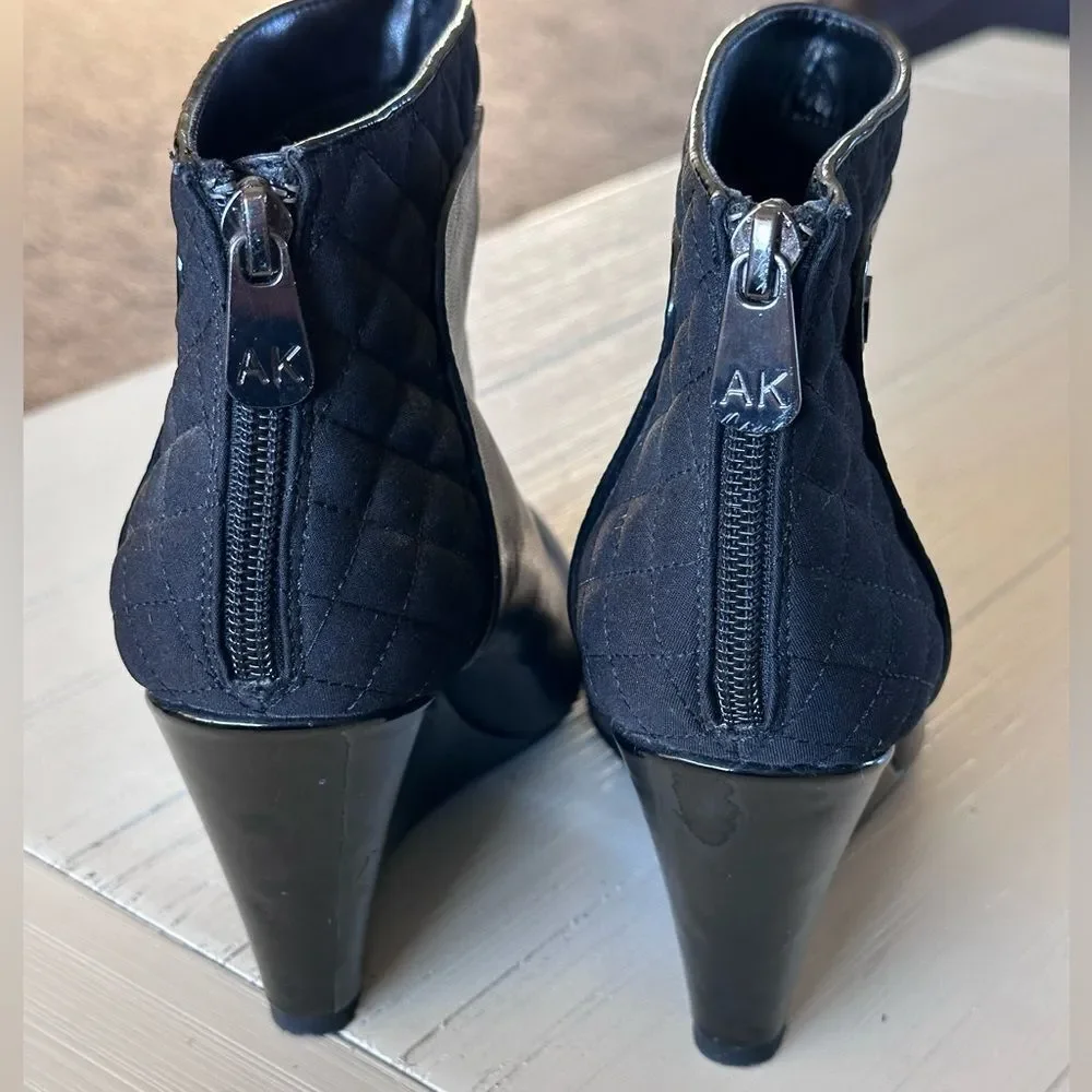 Anne Klein Tweedia Wedge Ankle Boot Black Leather Zip Quilted Like New Size 7